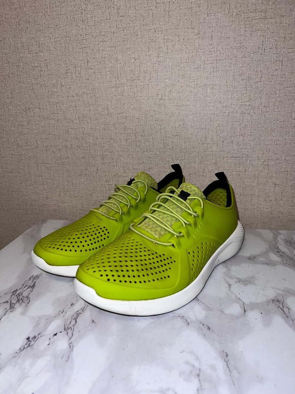 Crocs LiteRide Pacer Size J6 Lime Green Sneakers